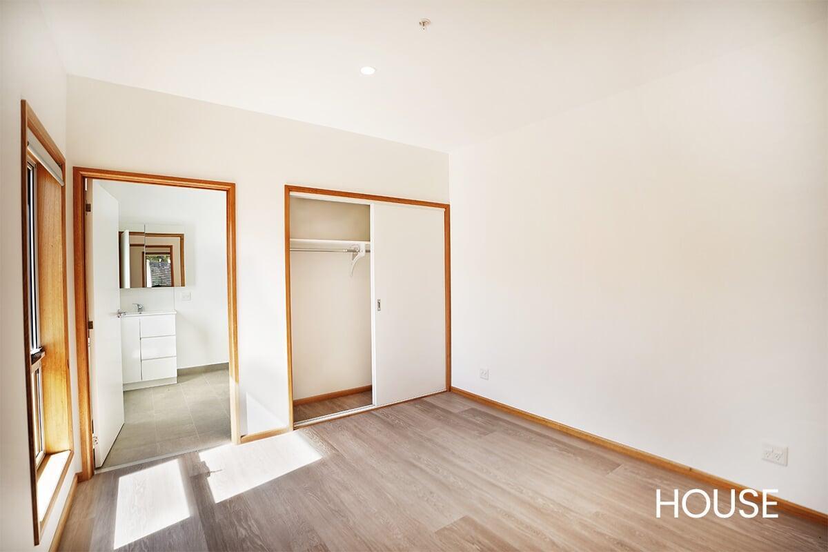 Clarendon Vale Robust SDA Houses & Villas Bright and spacious bedrooms create a welcoming and relaxing atmosphere.