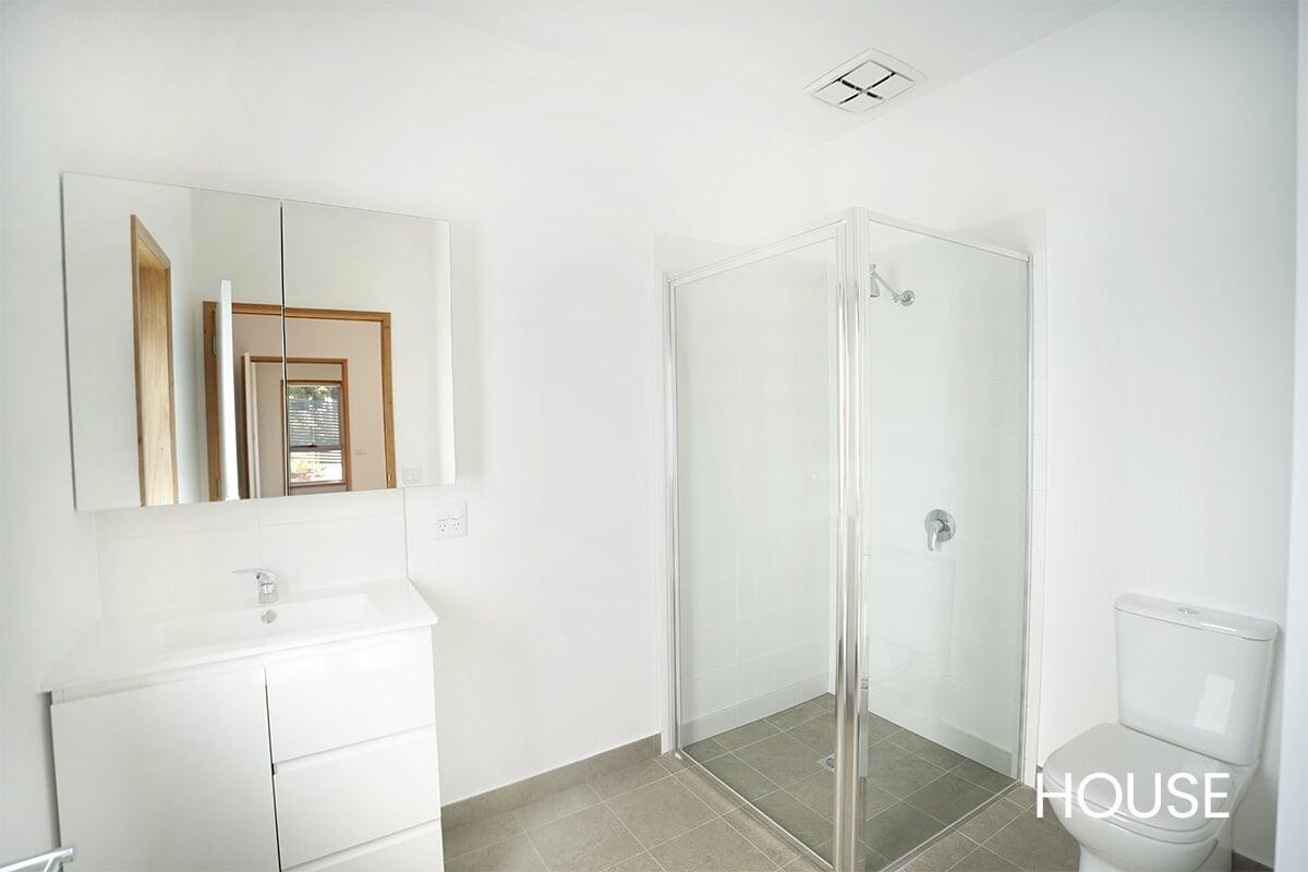 Clarendon Vale Robust SDA Houses & Villas Bright and spacious bedrooms create a welcoming and relaxing atmosphere.